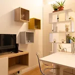 Battisti Flat, Near Station