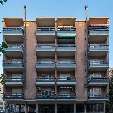 Battisti Flat, Near Station Appartement *