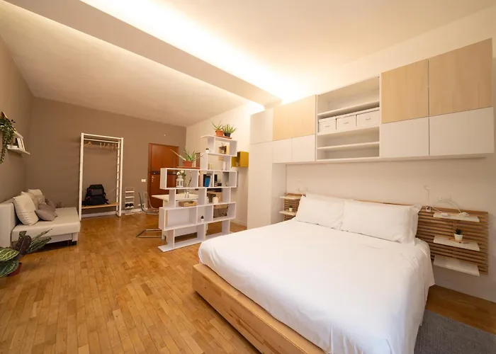 Battisti Flat, Near Station Apartament